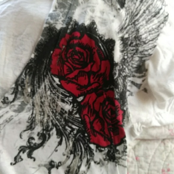 Womens graphic tee size small - Picture 2 of 4